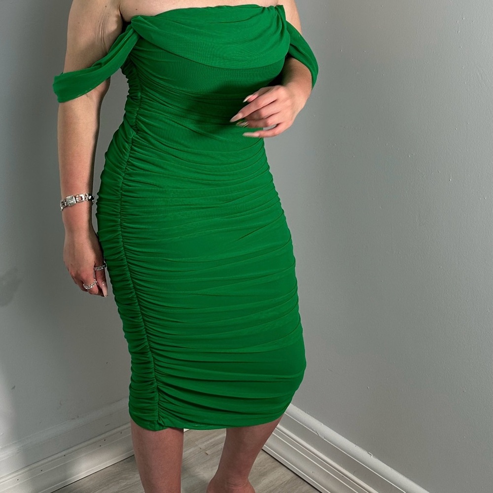 Green Ruched Off-Shoulder Bodycon Dress